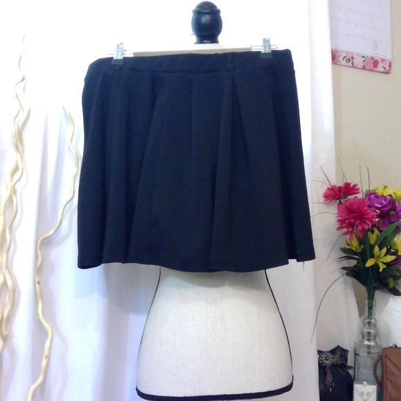 Dots Flared Shorts - Picture 2 of 4